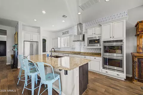 Kitchen - 2528 E Tomahawk Ct, Gilbert, AZ 85298 photo 2 of 5