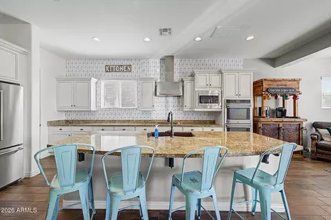 Kitchen - 2528 E Tomahawk Ct, Gilbert, AZ 85298 photo 4 of 5