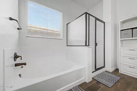 Bath - 2528 E Tomahawk Ct, Gilbert, AZ 85298 photo 2 of 5