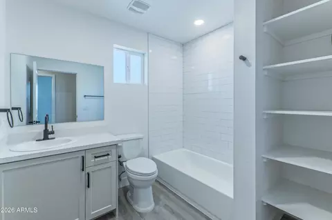 Bath - 1435 E Taylor St, Phoenix, AZ 85006 photo 1 of 2