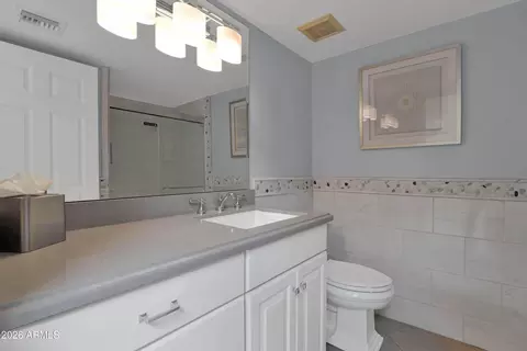 Bath - 3033 E Rose Ln, Phoenix, AZ 85016 photo 2 of 5