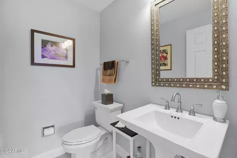 Bath - 3033 E Rose Ln, Phoenix, AZ 85016 photo 1 of 5