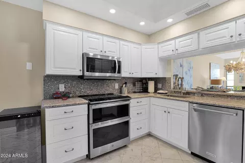 Kitchen - 3033 E Rose Ln, Phoenix, AZ 85016 photo 1 of 2