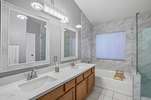Bath - 704 E Windsor Dr, Gilbert, AZ 85296 photo 4 of 4