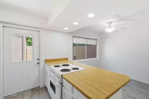 Kitchen - 31 W Pasadena Ave #11, Phoenix, AZ 85013 photo 2 of 4
