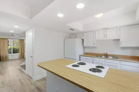 Kitchen - 31 W Pasadena Ave #11, Phoenix, AZ 85013 photo 1 of 4