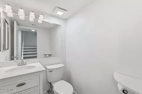 Bath - 31 W Pasadena Ave #11, Phoenix, AZ 85013 photo 5 of 5