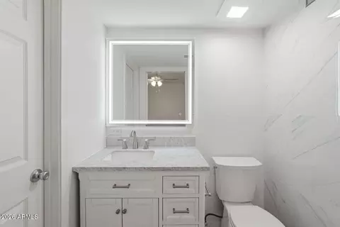 Bath - 31 W Pasadena Ave #11, Phoenix, AZ 85013 photo 3 of 5