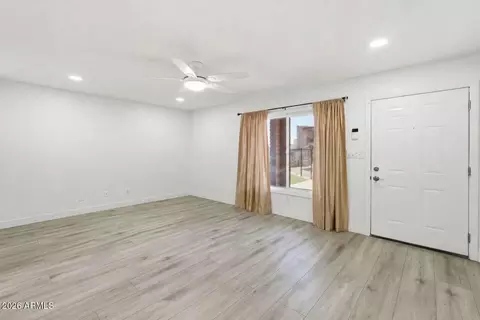 Living - 31 W Pasadena Ave #11, Phoenix, AZ 85013 photo 1 of 5