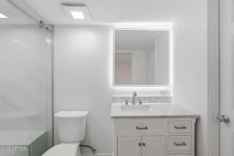 Bath - 31 W Pasadena Ave #11, Phoenix, AZ 85013 photo 2 of 5