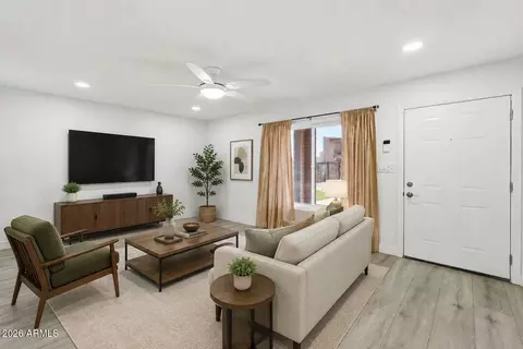 Living - 31 W Pasadena Ave #11, Phoenix, AZ 85013 photo 2 of 5