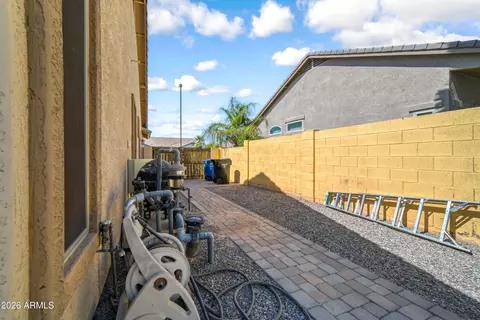 Exterior - 4019 E Del Rio St, Gilbert, AZ 85295 photo 7 of 11