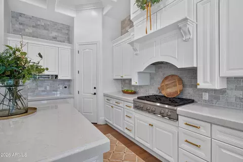 Kitchen - 2918 E Waterman Way, Gilbert, AZ 85297 photo 5 of 9