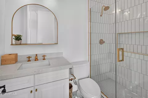 Bath - 2918 E Waterman Way, Gilbert, AZ 85297 photo 14 of 16