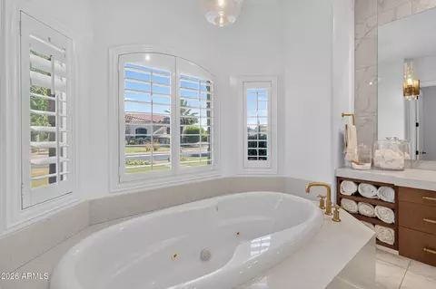 Bath - 2918 E Waterman Way, Gilbert, AZ 85297 photo 7 of 16