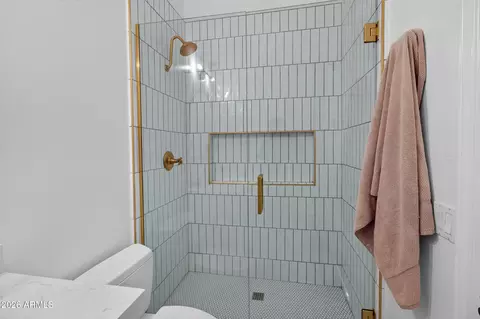 Bath - 2918 E Waterman Way, Gilbert, AZ 85297 photo 13 of 16