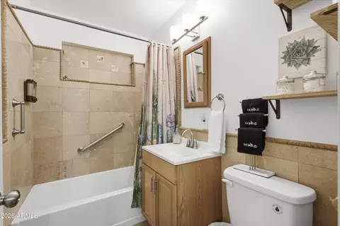 Bath - 5620 N 20th Dr, Phoenix, AZ 85015 photo 1 of 4