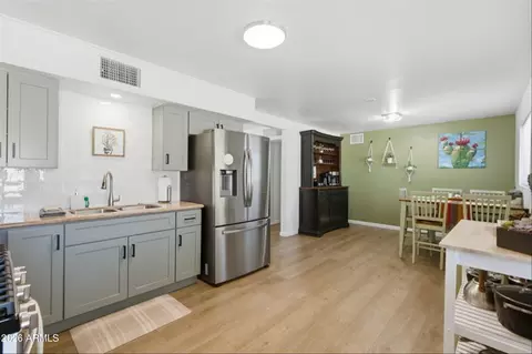 Kitchen - 5620 N 20th Dr, Phoenix, AZ 85015 photo 3 of 3