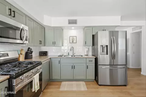 Kitchen - 5620 N 20th Dr, Phoenix, AZ 85015 photo 2 of 3