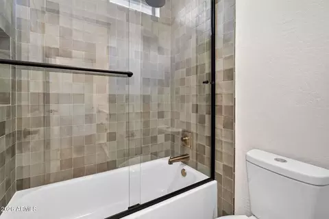 Bath - 3041 E Camellia Dr, Gilbert, AZ 85296 photo 4 of 5