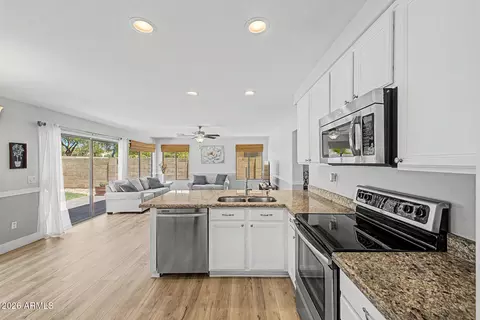 Kitchen - 1848 E Aspen Way, Gilbert, AZ 85234 photo 4 of 5