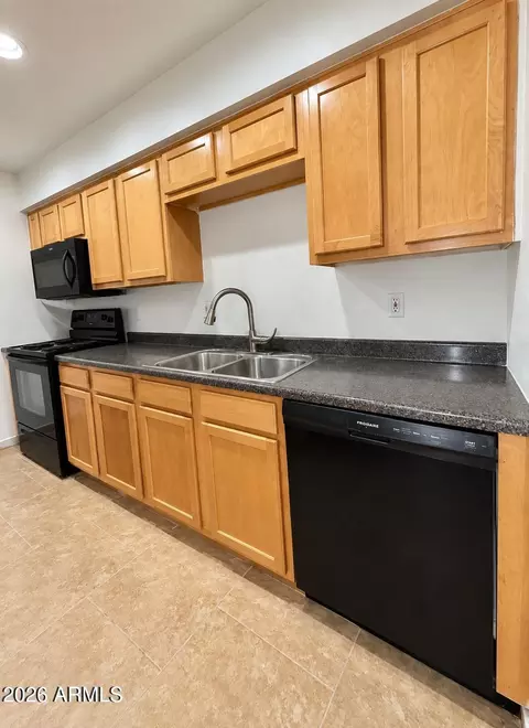 Kitchen - 1130 E Butler Dr #A1, Phoenix, AZ 85020 photo 2 of 4