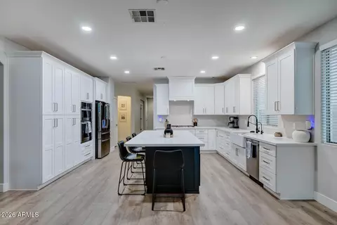 Kitchen - 2729 S Hansen Dr, Gilbert, AZ 85295 photo 6 of 6