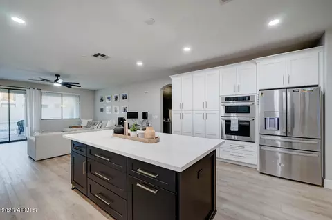 Kitchen - 2729 S Hansen Dr, Gilbert, AZ 85295 photo 4 of 6
