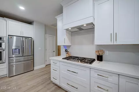 Kitchen - 2729 S Hansen Dr, Gilbert, AZ 85295 photo 3 of 6