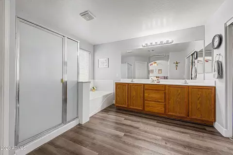 Bath - 1829 E Beverly Rd, Phoenix, AZ 85042 photo 2 of 3