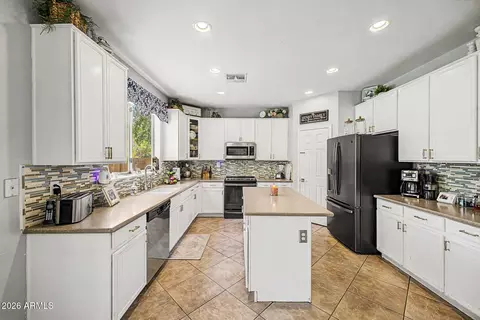Kitchen - 1829 E Beverly Rd, Phoenix, AZ 85042 photo 3 of 3