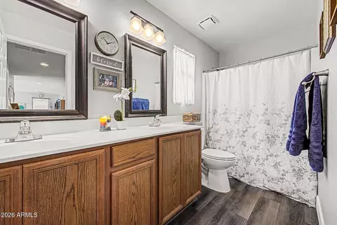 Bath - 1829 E Beverly Rd, Phoenix, AZ 85042 photo 3 of 3