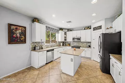 Kitchen - 1829 E Beverly Rd, Phoenix, AZ 85042 photo 2 of 3