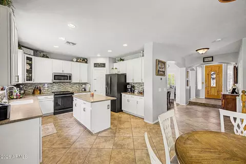Kitchen - 1829 E Beverly Rd, Phoenix, AZ 85042 photo 1 of 3