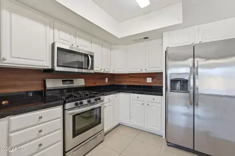Kitchen - 2254 W Wethersfield Rd, Phoenix, AZ 85029 photo 4 of 4