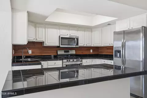 Kitchen - 2254 W Wethersfield Rd, Phoenix, AZ 85029 photo 2 of 4