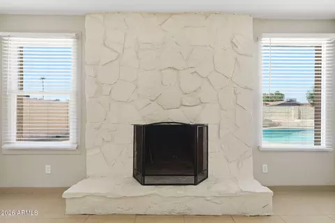 Living - 2254 W Wethersfield Rd, Phoenix, AZ 85029 photo 6 of 8