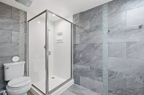 Bath - 2254 W Wethersfield Rd, Phoenix, AZ 85029 photo 2 of 3