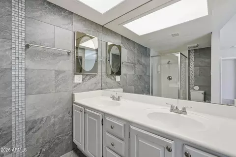 Bath - 2254 W Wethersfield Rd, Phoenix, AZ 85029 photo 1 of 3