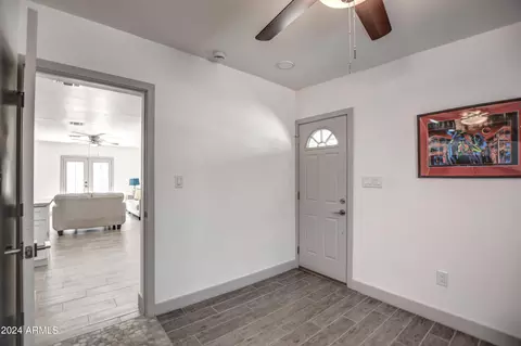 Entry Way - 3135 N 34th St, Phoenix, AZ 85018 photo 2 of 2