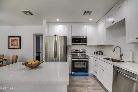 Kitchen - 3135 N 34th St, Phoenix, AZ 85018 photo 3 of 5