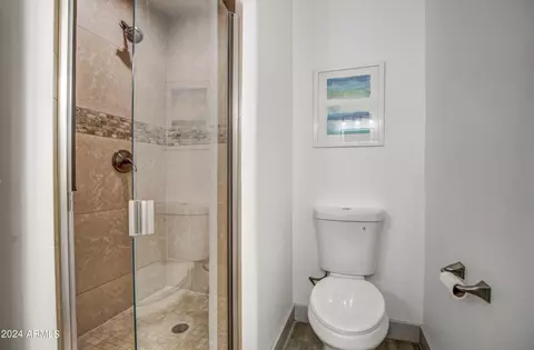 Bath - 3135 N 34th St, Phoenix, AZ 85018 photo 3 of 5
