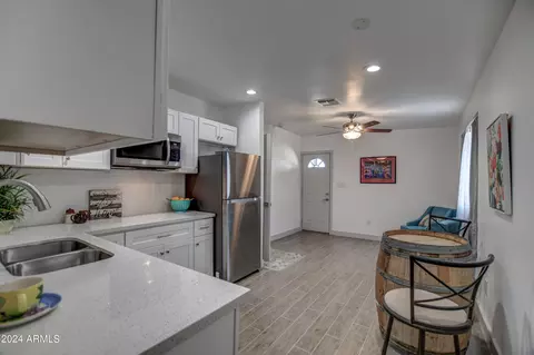 Kitchen - 3135 N 34th St, Phoenix, AZ 85018 photo 4 of 5