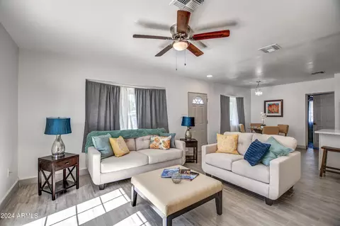 Living - 3135 N 34th St, Phoenix, AZ 85018 photo 1 of 1
