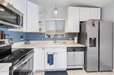 Kitchen - 421 E Behrend Dr E, Phoenix, AZ 85024 photo 3 of 4