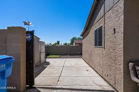 Exterior - 421 E Behrend Dr E, Phoenix, AZ 85024 photo 4 of 5