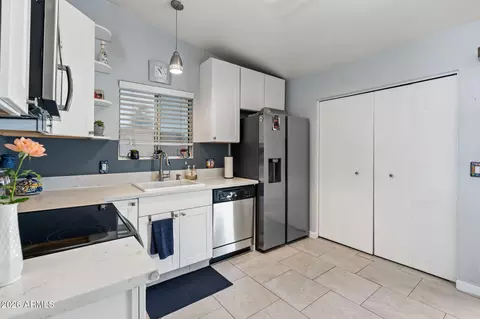 Kitchen - 421 E Behrend Dr E, Phoenix, AZ 85024 photo 4 of 4