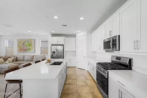 Kitchen - 5913 S 25th Ln, Phoenix, AZ 85041 photo 1 of 2