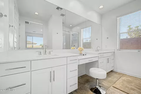 Bath - 5913 S 25th Ln, Phoenix, AZ 85041 photo 1 of 3