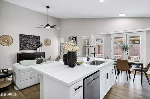 Kitchen - 7258 E Medina Ave, Mesa, AZ 85209 photo 4 of 5